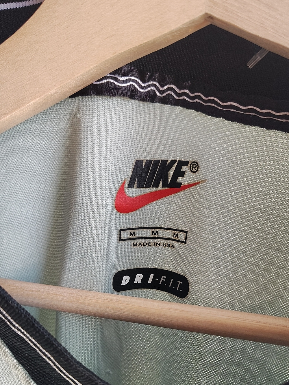 Vintage Nike Men’s Sage Green V-Neck Soccer Shirt - Picture 4 of 5